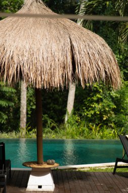 Villada bale havuzu. Lüks Bali Köşkü