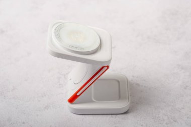 iPhone için şarj aleti. kablosuz telefon şarj cihazı.