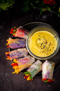 Vietnam börekleri, yaz börekleri veya salata börekleri, Vietnam mutfağında tavuk, karides ve sebzelerden oluşan geleneksel bir yemektir.
