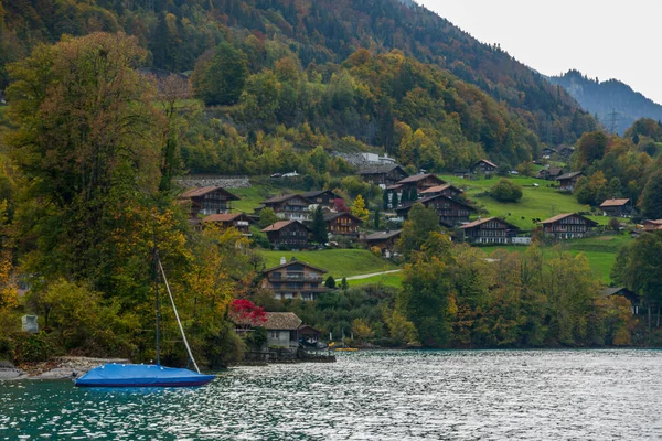 Magnífico Lago Brienzersee Suiza Pueblos Suizos — Foto de Stock
