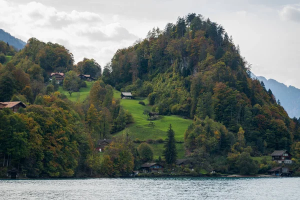 Herrlicher Brienzersee Der Schweiz Und Schweizer Dörfer Darauf — Stockfoto