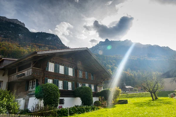 Krásné Švýcarské Domy Alpské Vesnici — Stock fotografie