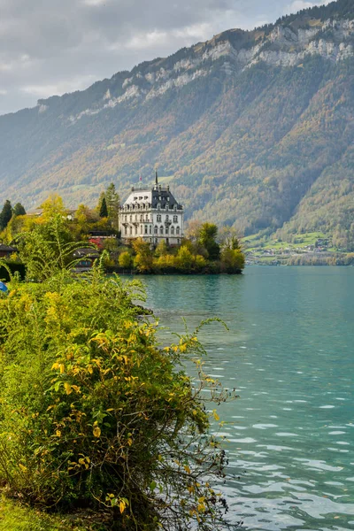 Gyönyörű Brienzersee Svájcban Kastély Rajta — Stock Fotó