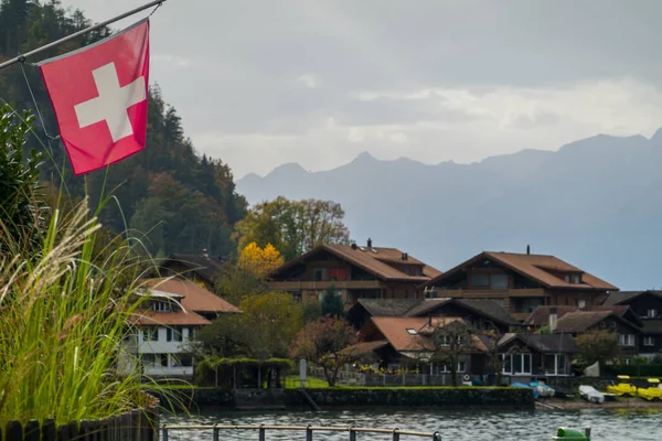 Великолепное Озеро Бризерзее Швейцарии Расположенные Нем Швейцарские Деревни — стоковое фото