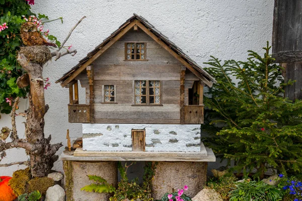 Alp Köyündeki Güzel Sviçre Evleri — Stok fotoğraf