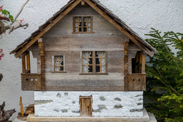 Красивые Швейцарские Дома Альпийской Деревне — стоковое фото