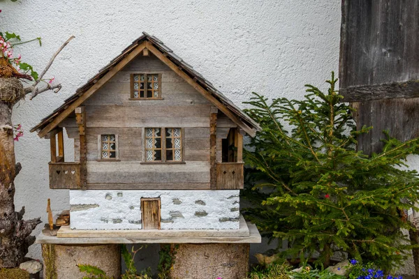 Красивые Швейцарские Дома Альпийской Деревне — стоковое фото