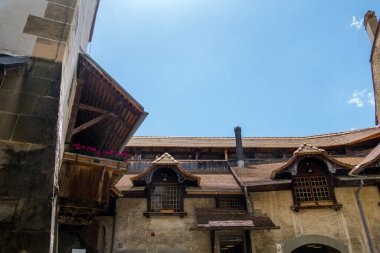 25.06.22 Switzerland. Montreux 'daki Chillon kalesinin manzarası. Güzel mimari