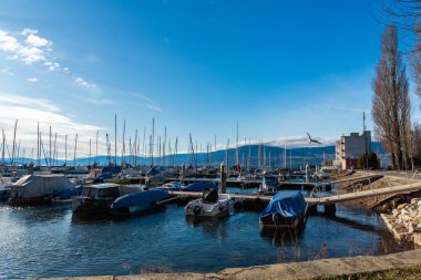 Güzel, pitoresk İsviçre kasabası Estavayer-le-Lac.
