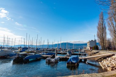 Güzel, pitoresk İsviçre kasabası Estavayer-le-Lac.