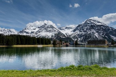 Arosa İsviçre. Alplerin güzel ve inanılmaz doğası.