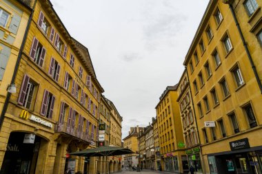 İnanılmaz güzel şehir Naschatel İsviçre. İsviçre ve şehirlerin güzel ve inanılmaz mimarisi.