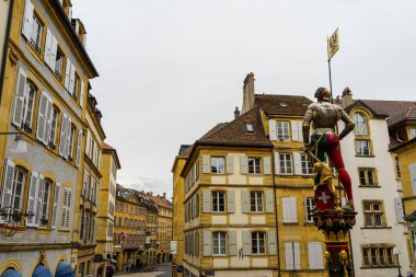 İnanılmaz güzel şehir Naschatel İsviçre. İsviçre ve şehirlerin güzel ve inanılmaz mimarisi.