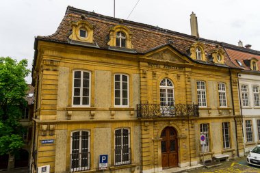 İnanılmaz güzel şehir Naschatel İsviçre. İsviçre ve şehirlerin güzel ve inanılmaz mimarisi.