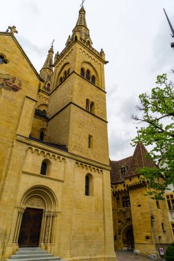 İnanılmaz güzel şehir Naschatel İsviçre. İsviçre ve şehirlerin güzel ve inanılmaz mimarisi.