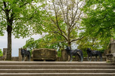 İnanılmaz güzel şehir Naschatel İsviçre. İsviçre ve şehirlerin güzel ve inanılmaz mimarisi.