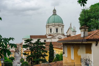 İtalya 'nın Brescia şehri. Güzel şehir, antik harabeler ve sokaklar