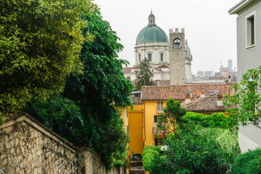 İtalya 'nın Brescia şehri. Güzel şehir, antik harabeler ve sokaklar