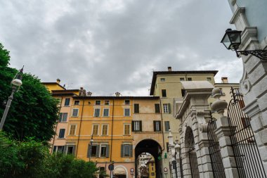 İtalya 'nın Brescia şehri. Güzel şehir, antik harabeler ve sokaklar