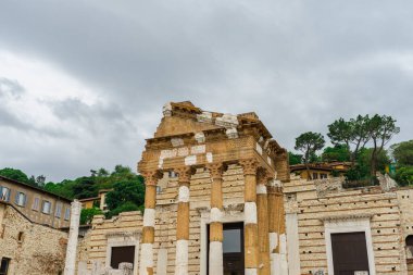 İtalya 'nın Brescia şehri. Güzel şehir, antik harabeler ve sokaklar