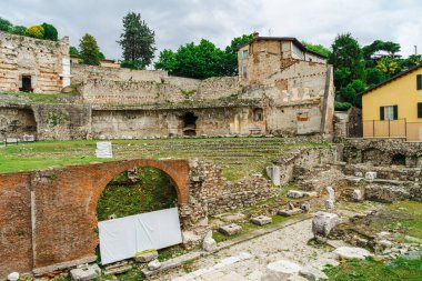 İtalya 'nın Brescia şehri. Güzel şehir, antik harabeler ve sokaklar