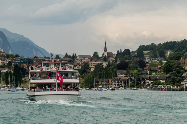Κρουαζιέρα Στη Λίμνη Θαν Στην Ελβετία Απίστευτο Τοπία Και Απόψεις — Φωτογραφία Αρχείου