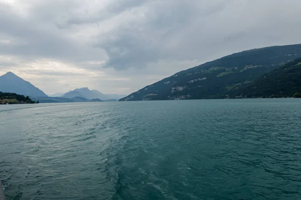 Sviçre Thun Gölü Nde Tekne Gezisi Nanılmaz Manzara Manzaralar — Stok fotoğraf