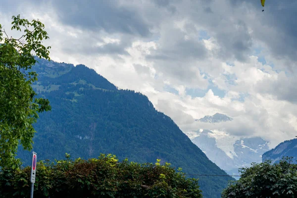 Lugares Increíbles Lauterbrunnen Suiza Cascadas Montañas Prados Ríos Hermoso Paisaje Imagen De Stock
