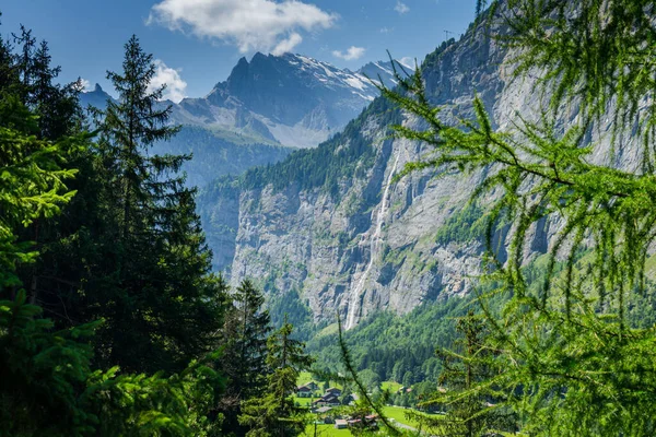Lugares Increíbles Lauterbrunnen Suiza Cascadas Montañas Prados Ríos Hermoso Paisaje Fotos De Stock Sin Royalties Gratis