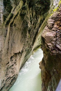 Aare Nehri Boğazı. İsviçre 'de inanılmaz bir kanyon.