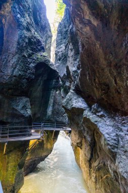 Aare Nehri Boğazı. İsviçre 'de inanılmaz bir kanyon.