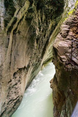 Aare Nehri Boğazı. İsviçre 'de inanılmaz bir kanyon.