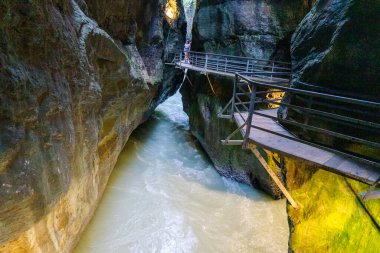 Aare Nehri Boğazı. İsviçre 'de inanılmaz bir kanyon.