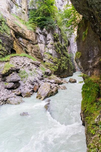 Aare Nehri Boğazı. İsviçre 'de inanılmaz bir kanyon.