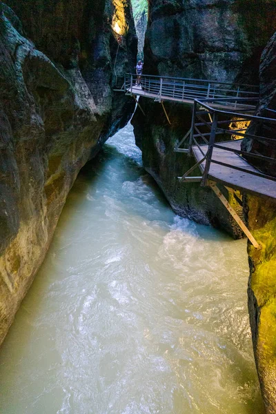 Aare Nehri Boğazı. İsviçre 'de inanılmaz bir kanyon.