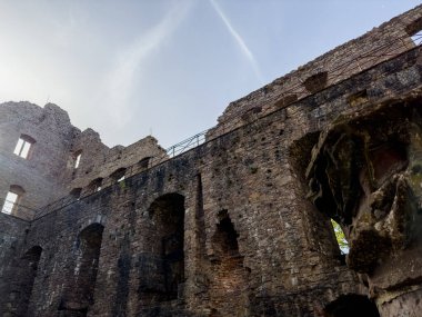 Baden Baden 'deki eski kale. Kara Orman manzarası