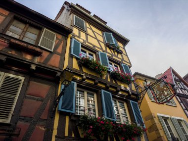 Fransa 'nın muhteşem peri masalı şehri Colmar. İnanılmaz mimari ve atmosfer