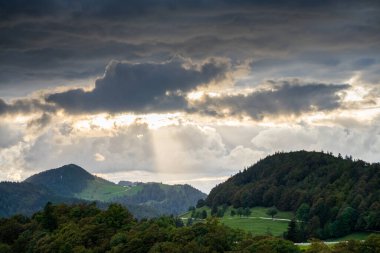 İsviçre 'deki Jura Dağları' nın inanılmaz manzarası.