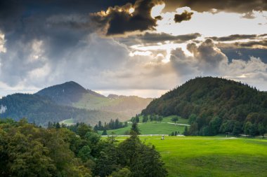 İsviçre 'deki Jura Dağları' nın inanılmaz manzarası.