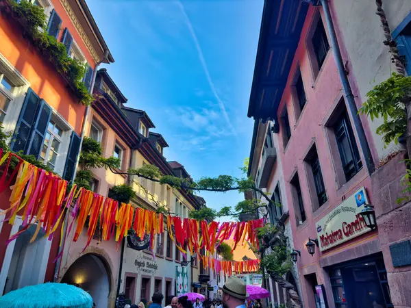 stock image Cozy street in a European town with historic buildings and colorful architecture. The scene features a decorative fountain in the foreground and charming facades of old houses.