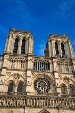Montmartre Paris 'teki Sacr-Cur Bazilikası.