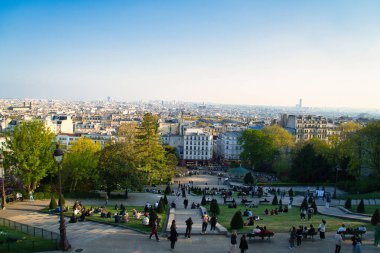 08.04.25.Paris, Fransa Montmartre tepesinden Paris 'in geniş panoramik manzarası