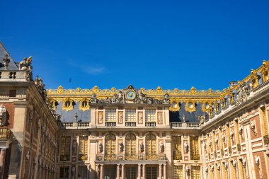 08.04.25.Paris, Versailles Sarayı 'nın ön cephesi.,