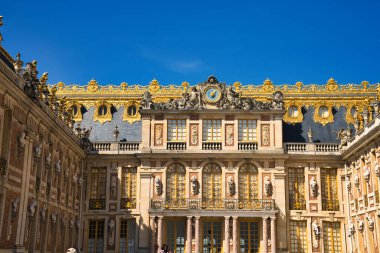 08.04.25.Paris, Versailles Sarayı 'nın ön cephesi.,