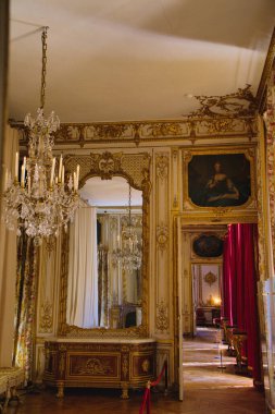 08.04.25.Paris, Fransa Versay Sarayı 'ndaki görkemli Savaş Salonu