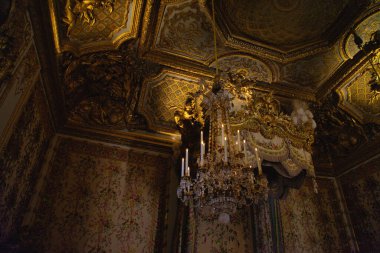 08.04.25.Paris, Fransa Versay Sarayı 'ndaki görkemli Savaş Salonu