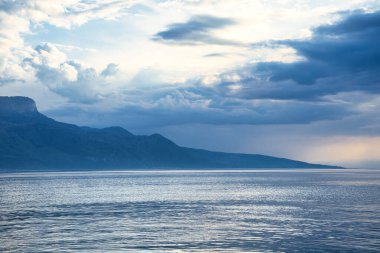 Vevey, dağları, tarihi binaları ve göl manzarası olan Cenevre Gölü 'nün manzaralı bir İsviçre kasabası..