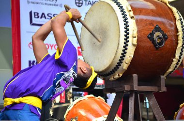 Jakarta Little Tokyo ENNICHISAI 2012 'den çılgın davul performansı Blok M avlusunda