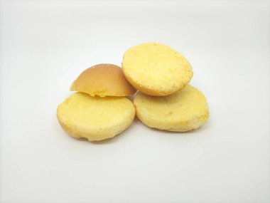 Bagelen yuvarlak bir hamur işidir. İçi kahverengidir, sarıdır ve tatlıdır.