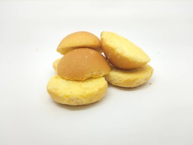 Bagelen yuvarlak bir hamur işidir. İçi kahverengidir, sarıdır ve tatlıdır.